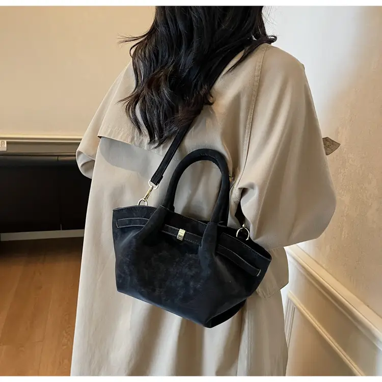 Women Large Capacity Tan Leather Tote Bag 2025 — feature 13