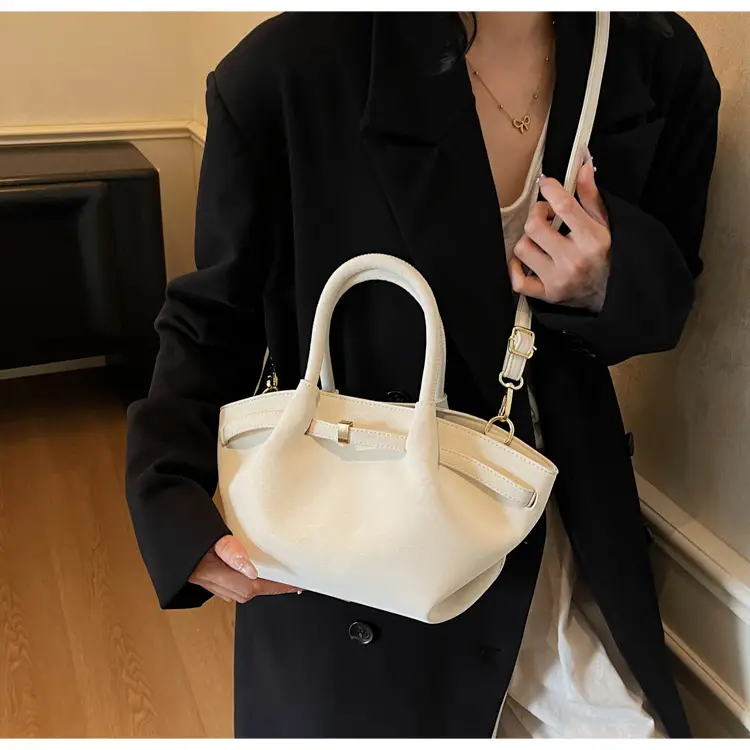 Women Large Capacity Tan Leather Tote Bag 2025 — feature 15