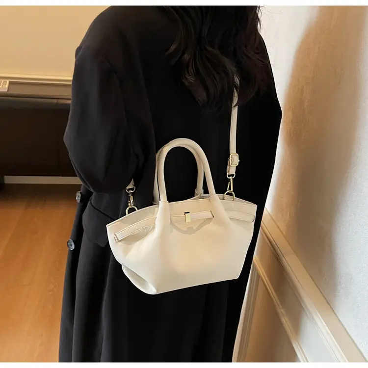 Women Large Capacity Tan Leather Tote Bag 2025 — feature 16