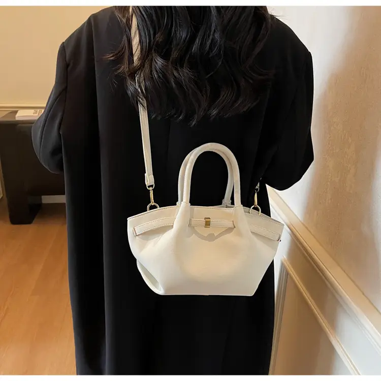 Women Large Capacity Tan Leather Tote Bag 2025 — feature 17