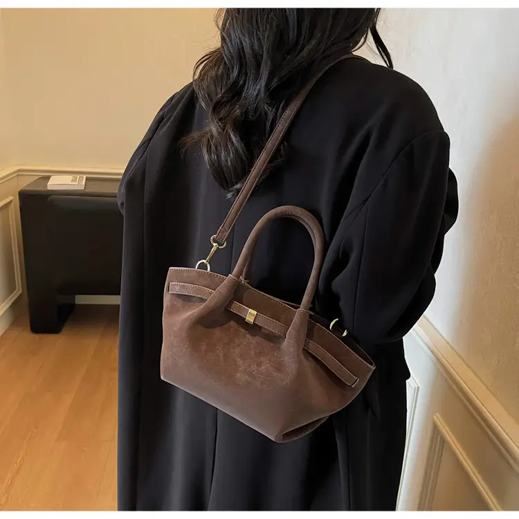 Women Large Capacity Tan Leather Tote Bag 2025 — feature 19