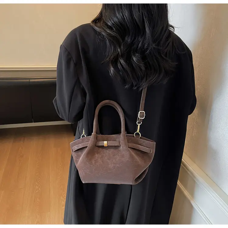 Women Large Capacity Tan Leather Tote Bag 2025 — feature 20
