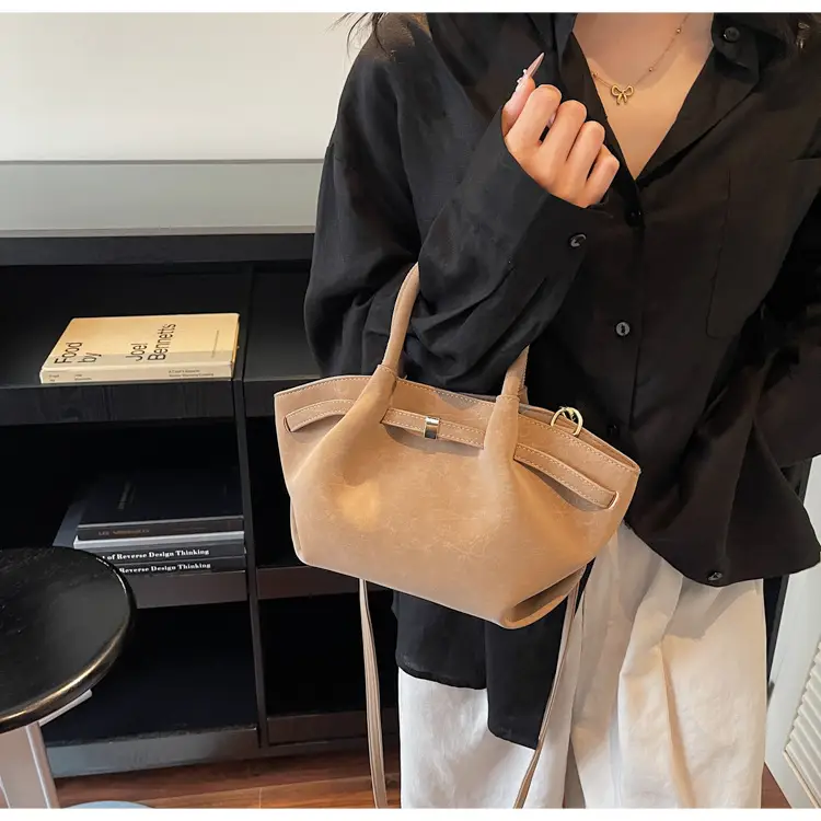 Women Large Capacity Tan Leather Tote Bag 2025 — feature 9