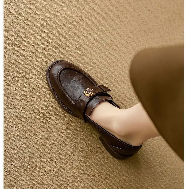 Mary Jane Soft Leather Camellia Loafers Women's 2025 Autumn New Small Leather Shoes Commuting Thick Slip-On Shoes — feature 3