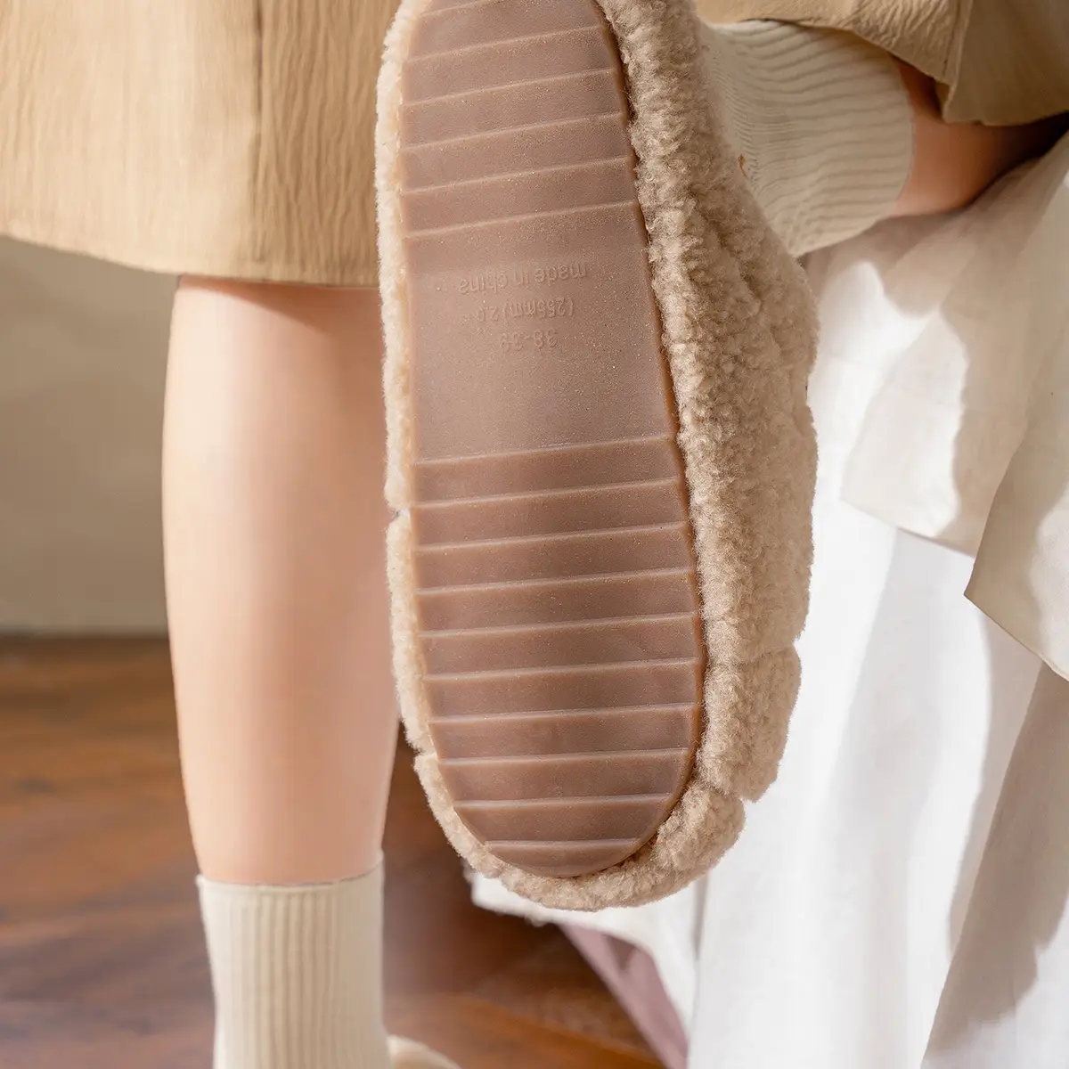 Women Winter Warm Plush Slippers Brown — feature 9