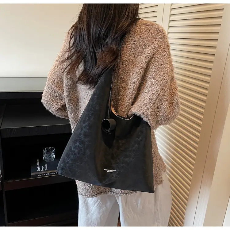 Black Velvet Large Capacity Shoulder Bag for Women — feature 17