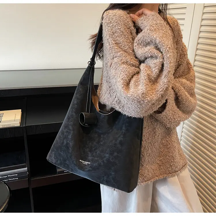 Black Velvet Large Capacity Shoulder Bag for Women — feature 18