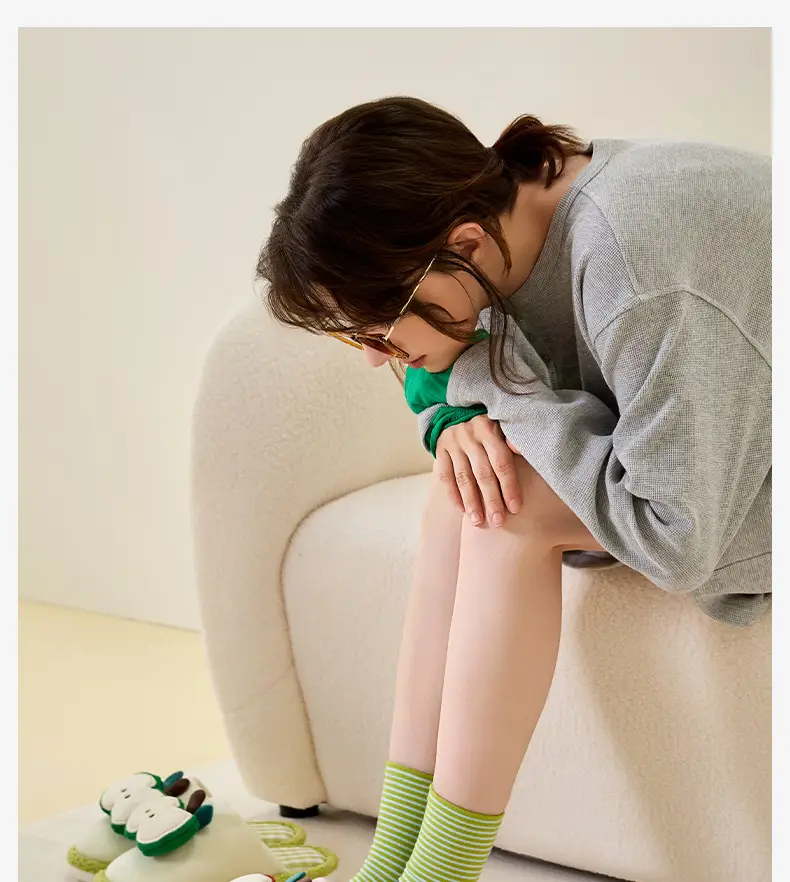 Cute Apple Design Cotton Slippers for Women — feature 1