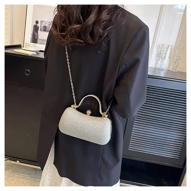 2025 Cross-Border Women's Chain Shoulder Bag Gold Embroidered — feature 17