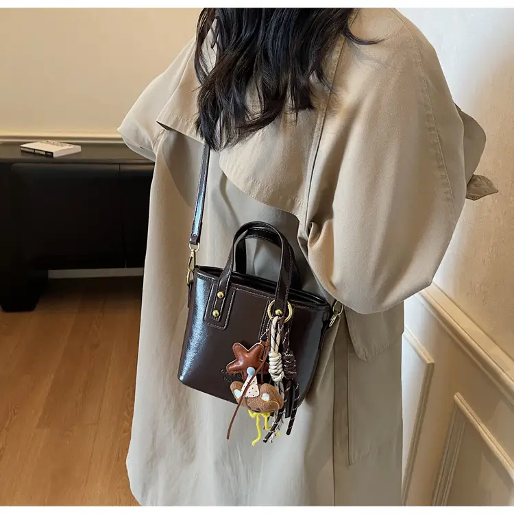 Retro Brown Leather Shoulder Bag 2025 — feature 20