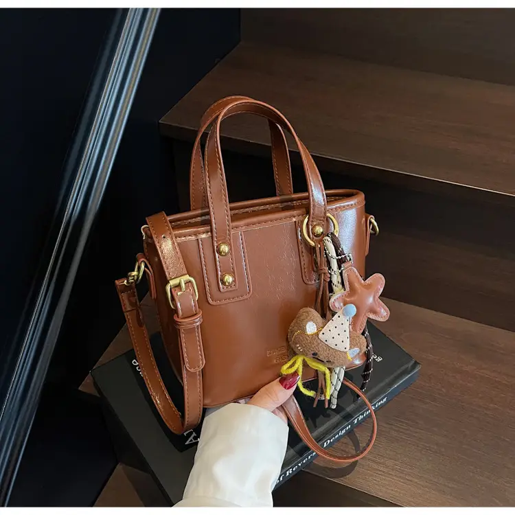 Retro Brown Leather Shoulder Bag 2025 — feature 25