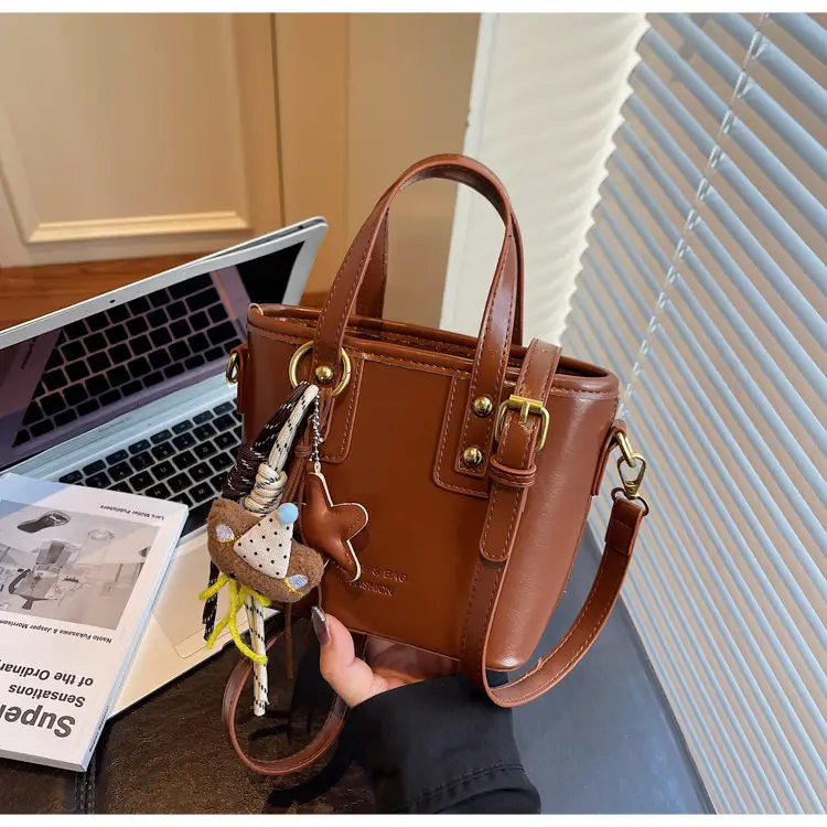 Retro Brown Leather Shoulder Bag 2025 — feature 26