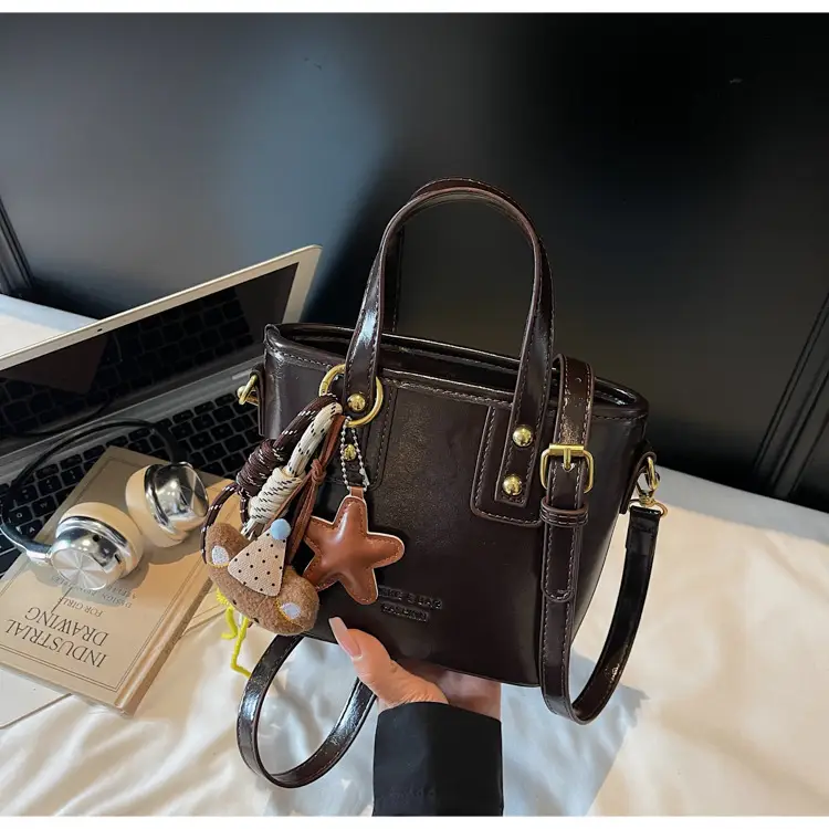 Retro Brown Leather Shoulder Bag 2025 — feature 27