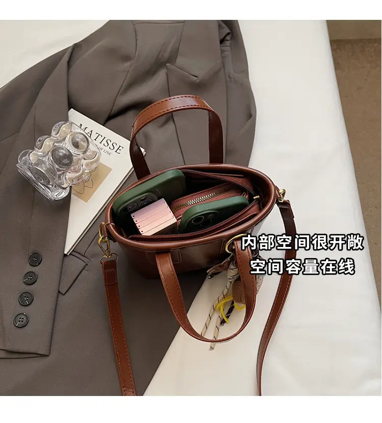 Retro Brown Leather Shoulder Bag 2025 — feature 8
