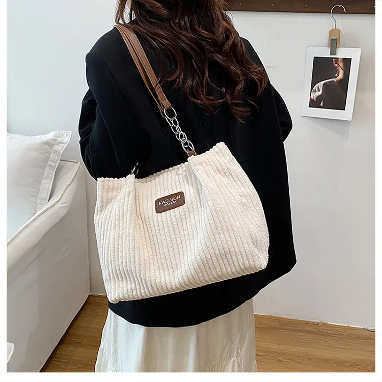 Large Capacity Corduroy Chain Shoulder Bag Women — feature 5