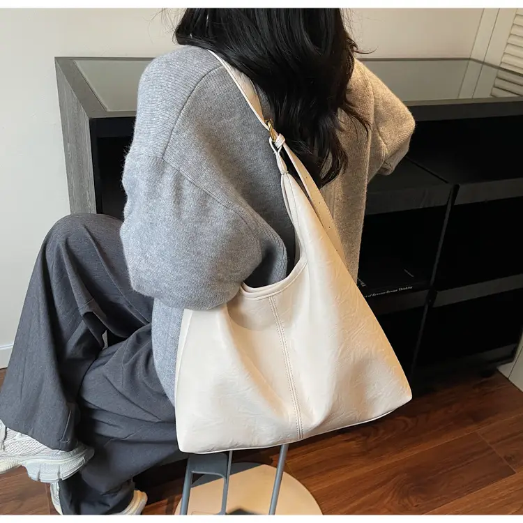 Women Large Brown Leather Shoulder Bag 2025 — feature 12
