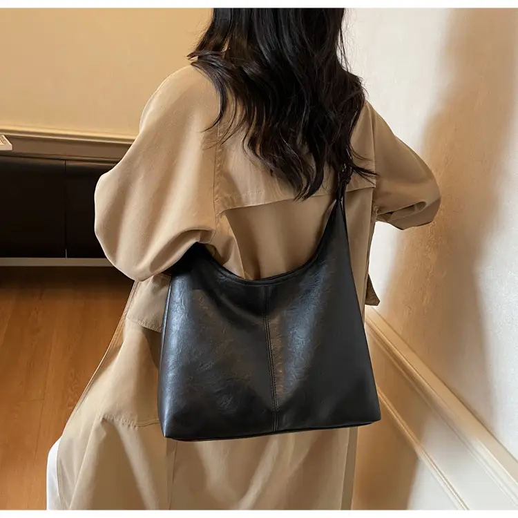 Women Large Brown Leather Shoulder Bag 2025 — feature 15