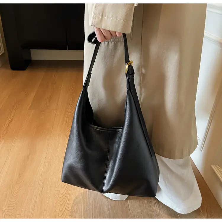 Women Large Brown Leather Shoulder Bag 2025 — feature 16