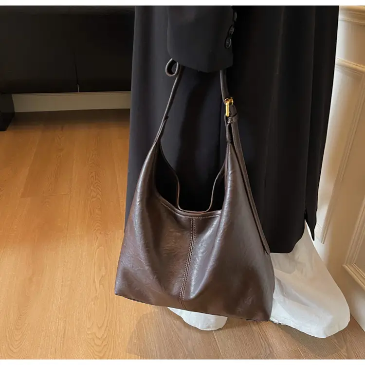 Women Large Brown Leather Shoulder Bag 2025 — feature 21
