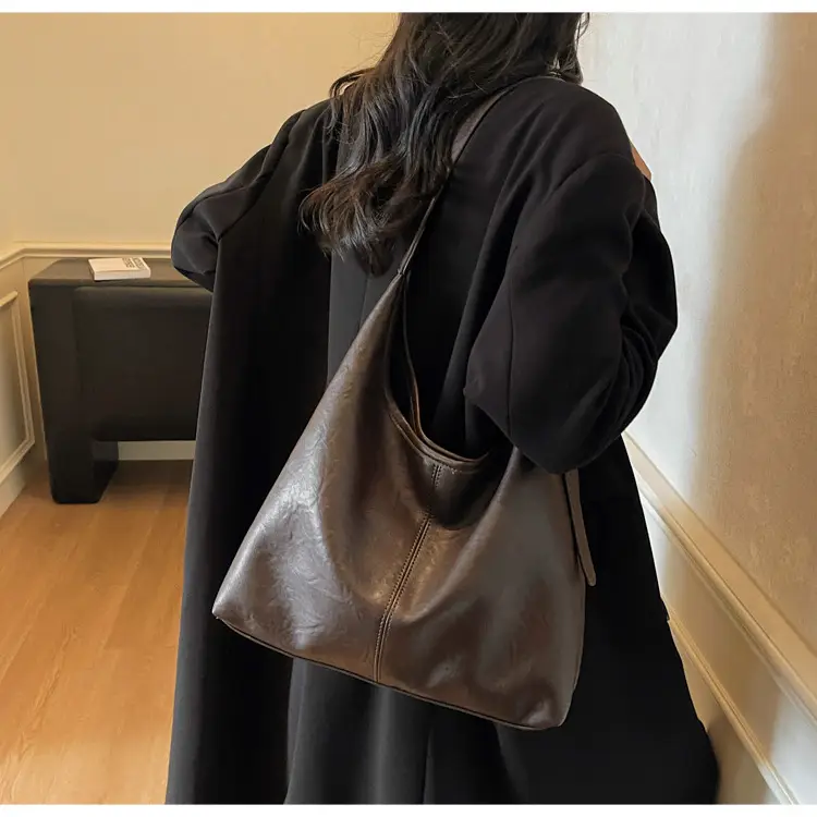 Women Large Brown Leather Shoulder Bag 2025 — feature 22