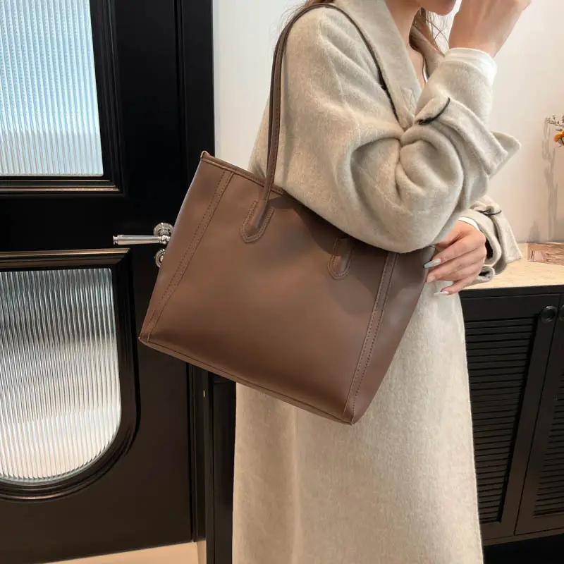 Brown Leather Tote Bag for Women Large Capacity Commuting — feature 2