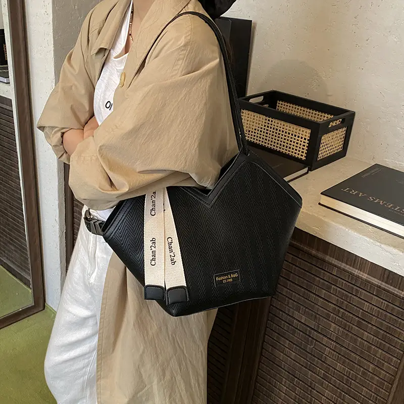 High-End Textured Shoulder Bag for Women Autumn Winter