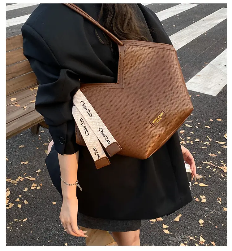 High-End Textured Shoulder Bag for Women Autumn Winter — feature 1