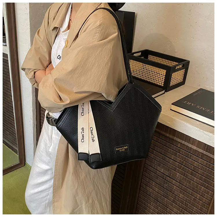 High-End Textured Shoulder Bag for Women Autumn Winter — feature 13