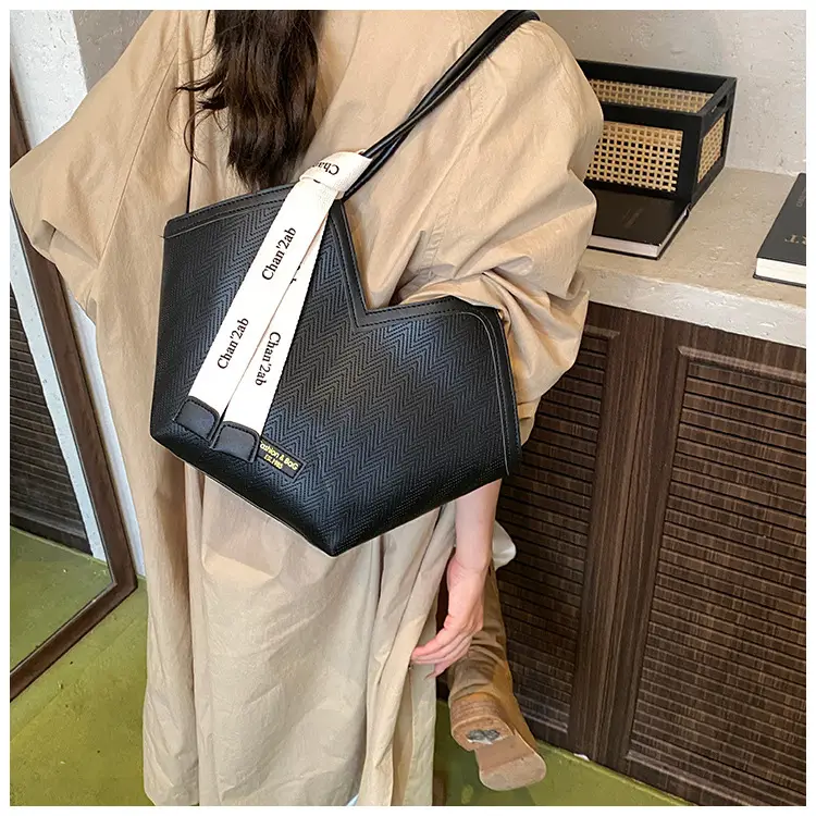 High-End Textured Shoulder Bag for Women Autumn Winter — feature 16