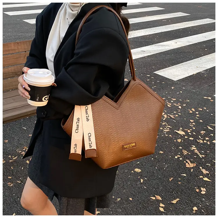 High-End Textured Shoulder Bag for Women Autumn Winter — feature 17