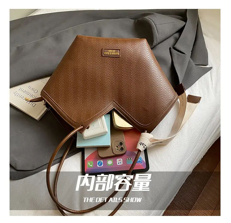 High-End Textured Shoulder Bag for Women Autumn Winter — feature 4