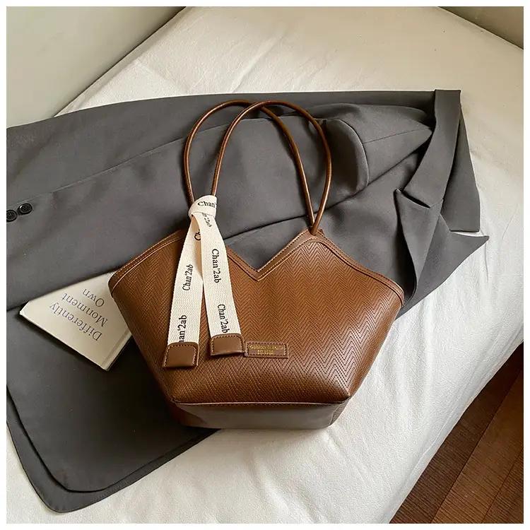 High-End Textured Shoulder Bag for Women Autumn Winter