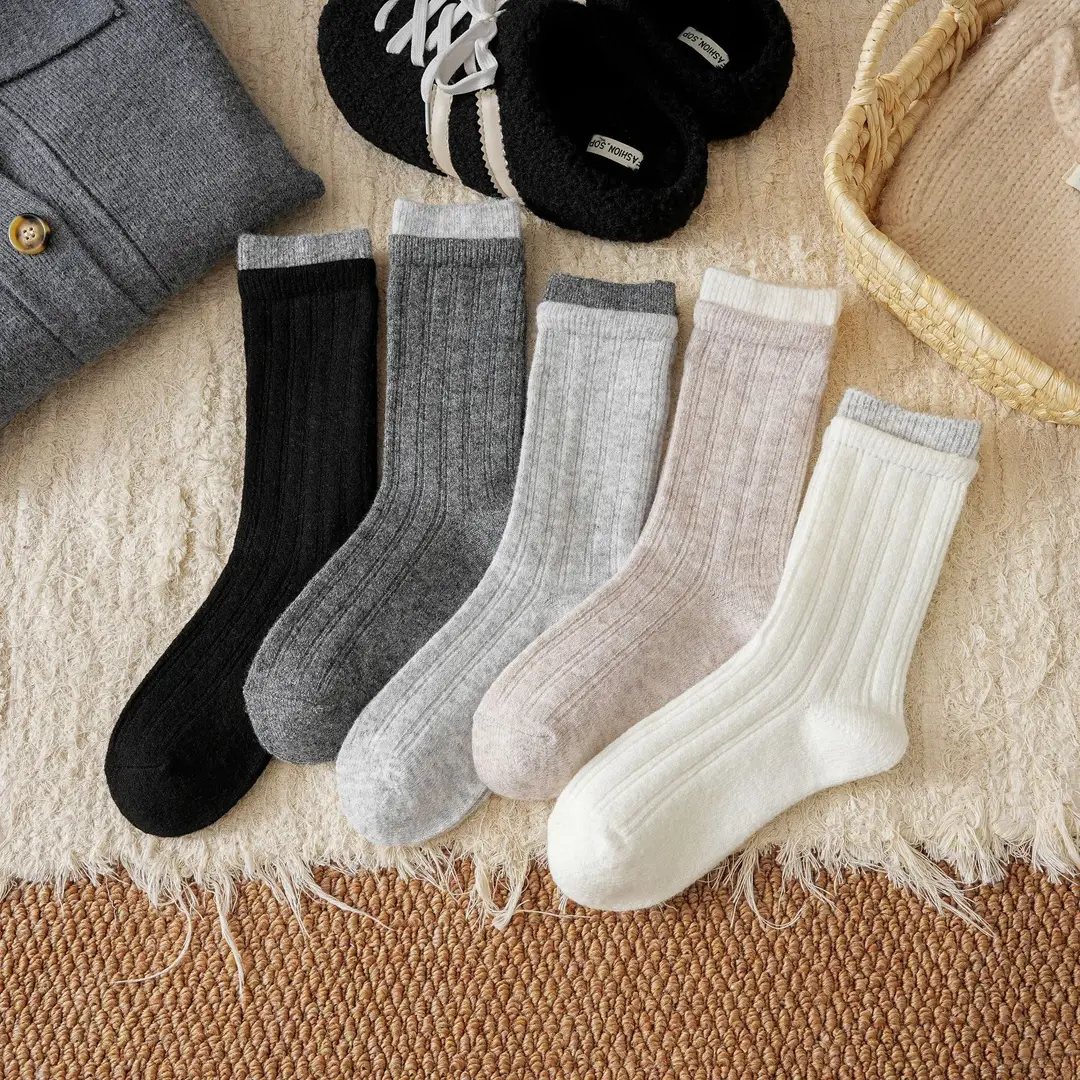 Thick Double-Layered Wool Socks for Women, Mid-Calf Length, Autumn and Winter Korean Style, Color-Blocking, High-End Gray, Thickened for Warmth, Slouch Socks for Winter — feature 1