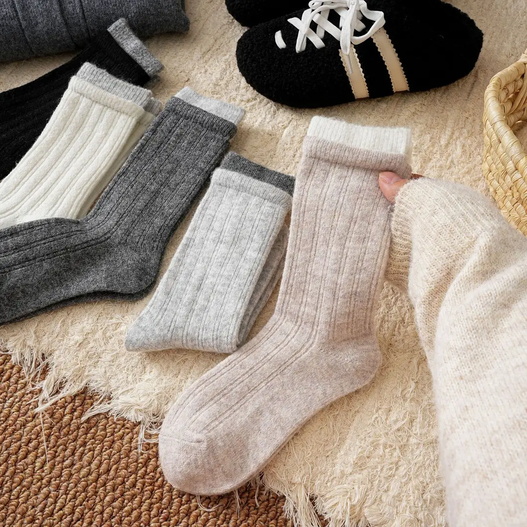 Thick Double-Layered Wool Socks for Women, Mid-Calf Length, Autumn and Winter Korean Style, Color-Blocking, High-End Gray, Thickened for Warmth, Slouch Socks for Winter — feature 3