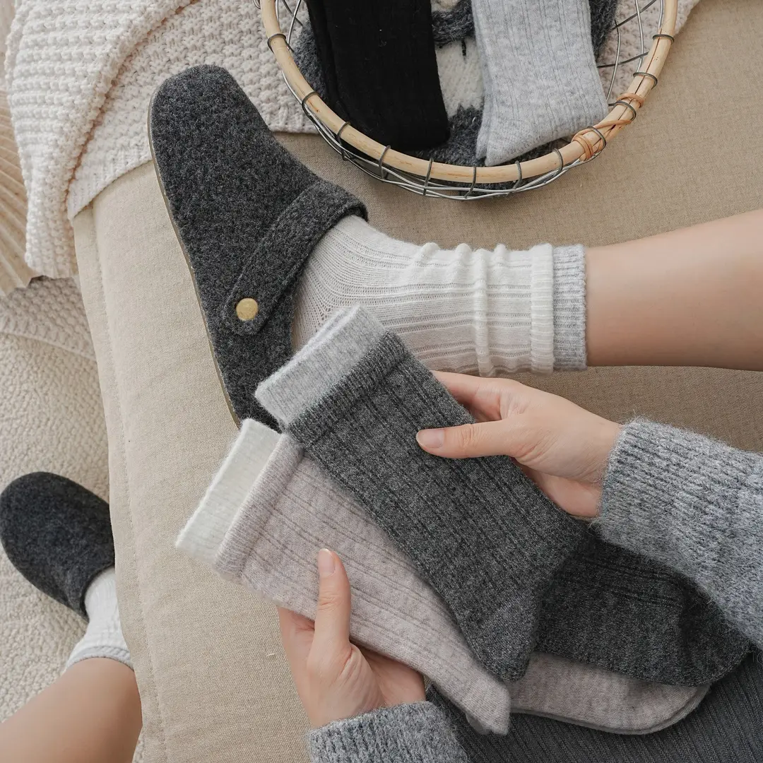 Thick Double-Layered Wool Socks for Women, Mid-Calf Length, Autumn and Winter Korean Style, Color-Blocking, High-End Gray, Thickened for Warmth, Slouch Socks for Winter — feature 32