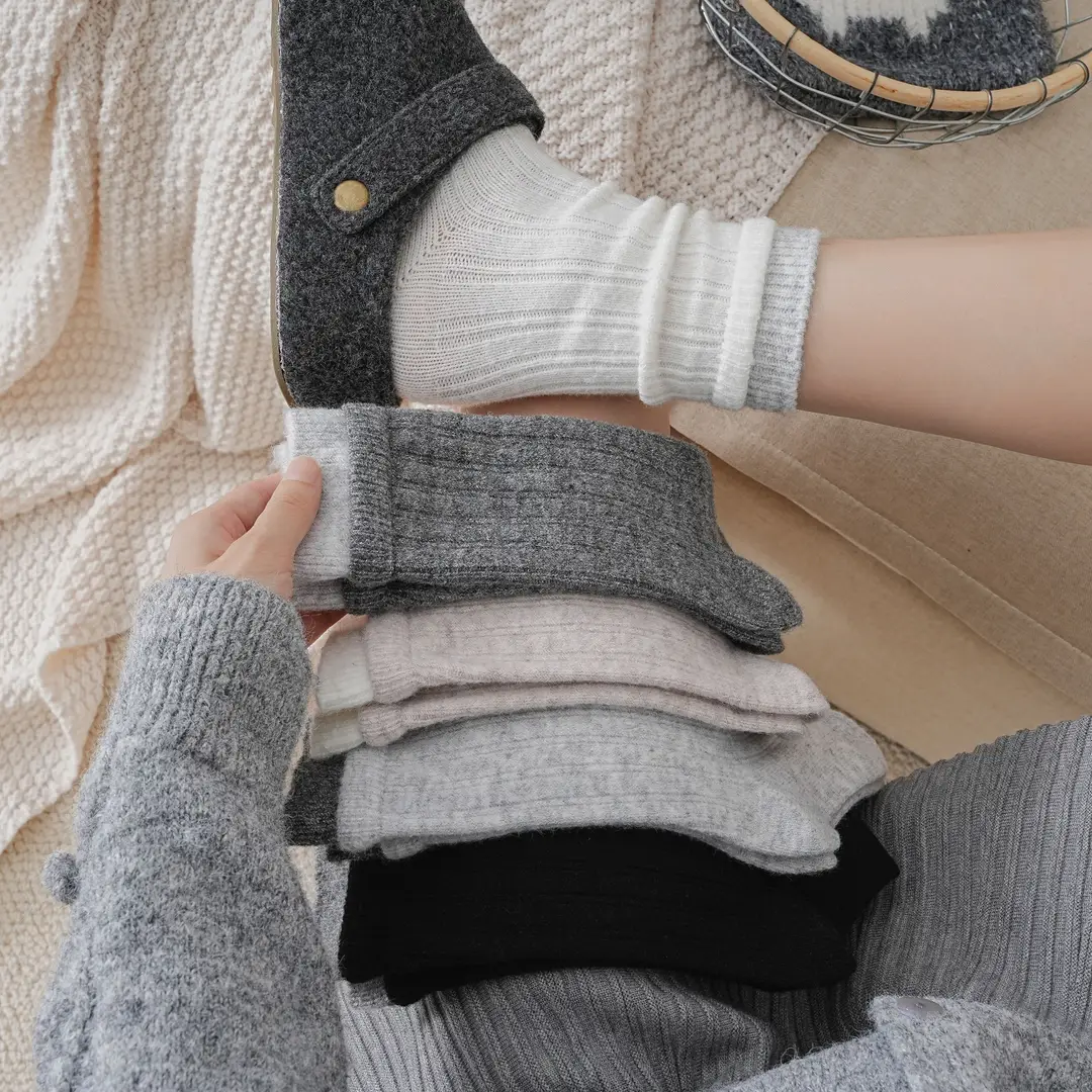 Thick Double-Layered Wool Socks for Women, Mid-Calf Length, Autumn and Winter Korean Style, Color-Blocking, High-End Gray, Thickened for Warmth, Slouch Socks for Winter — feature 33