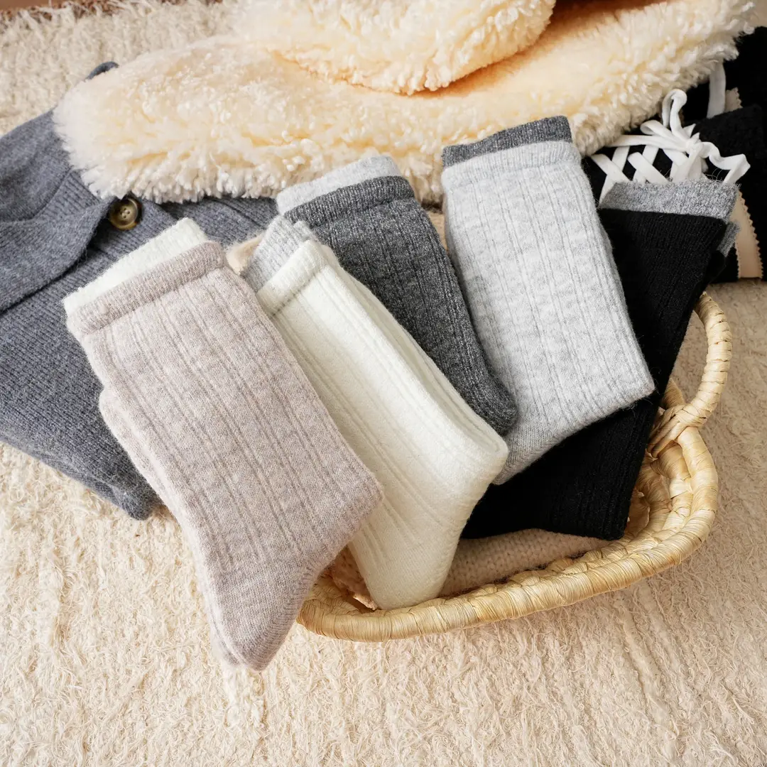 Thick Double-Layered Wool Socks for Women, Mid-Calf Length, Autumn and Winter Korean Style, Color-Blocking, High-End Gray, Thickened for Warmth, Slouch Socks for Winter — feature 9