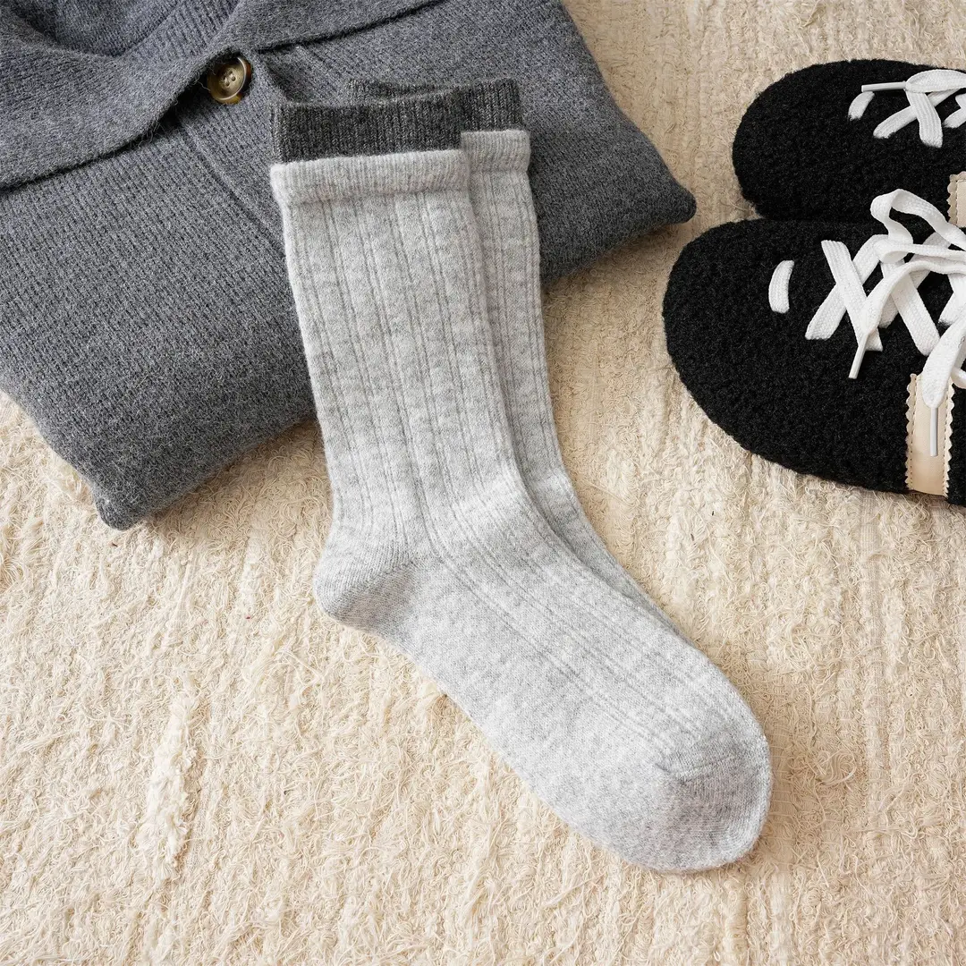 Thick Double-Layered Wool Socks for Women, Mid-Calf Length, Autumn and Winter Korean Style, Color-Blocking, High-End Gray, Thickened for Warmth, Slouch Socks for Winter