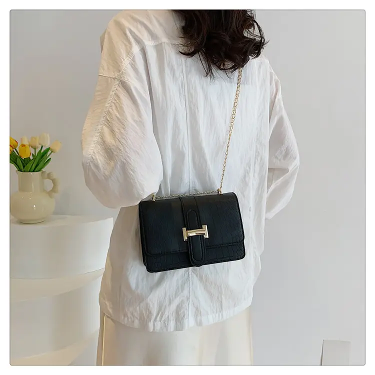 Black Chain Shoulder Bag for Women — feature 22