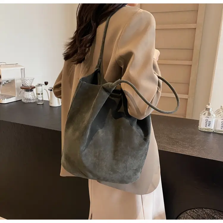 Women's Suede Shoulder Bag Large Capacity Brown — feature 13