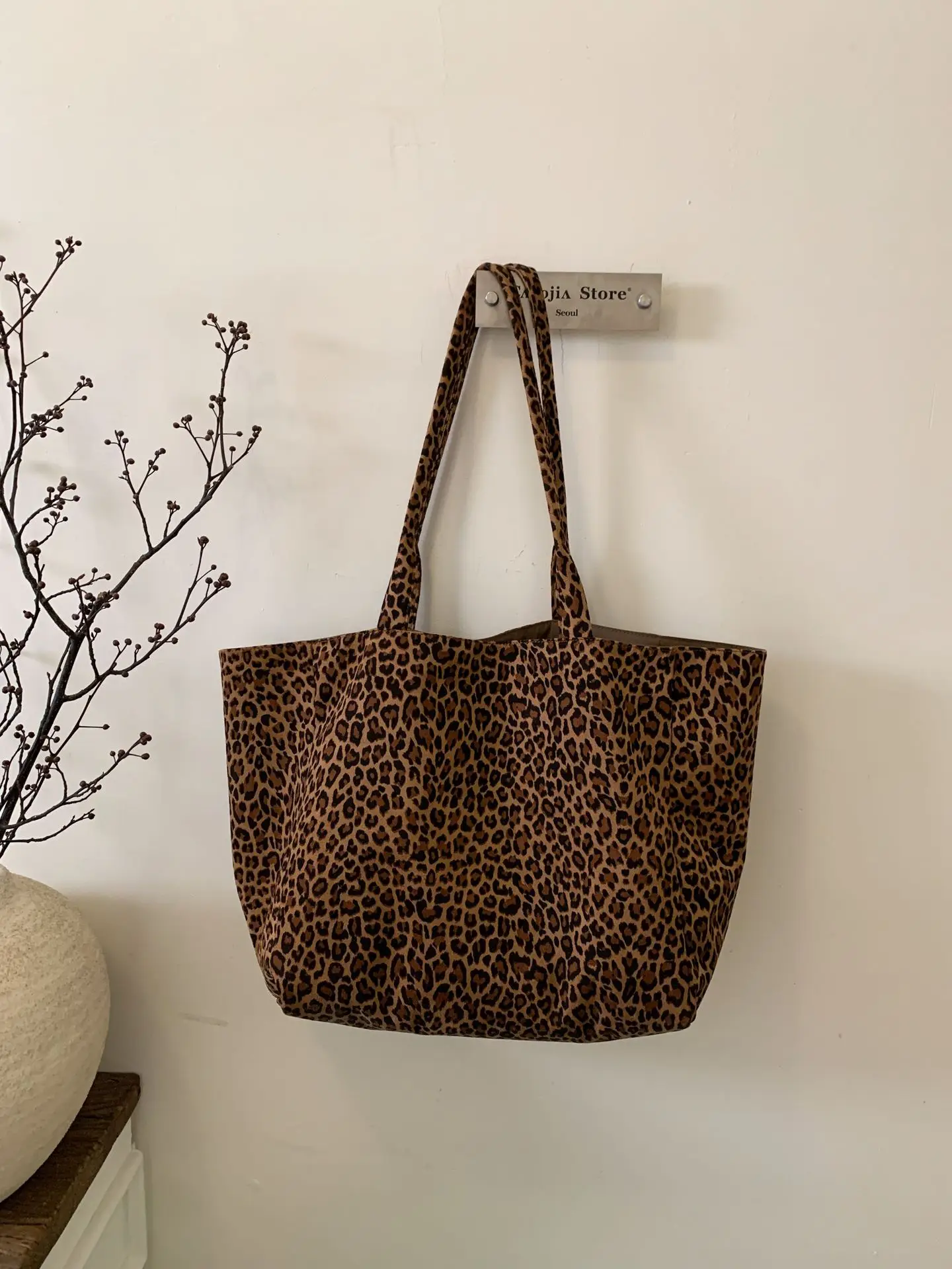 Leopard Print Large Capacity Women's Tote Bag - Image 4
