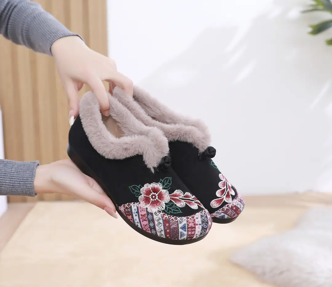 Winter Old Beijing Cloth Shoes for Women, Cotton Shoes with Plush Lining and Thickened for Middle-Aged and Elderly Mothers, Soft Sole, Non-Slip, Warm Women's Cotton Boots - Image 3