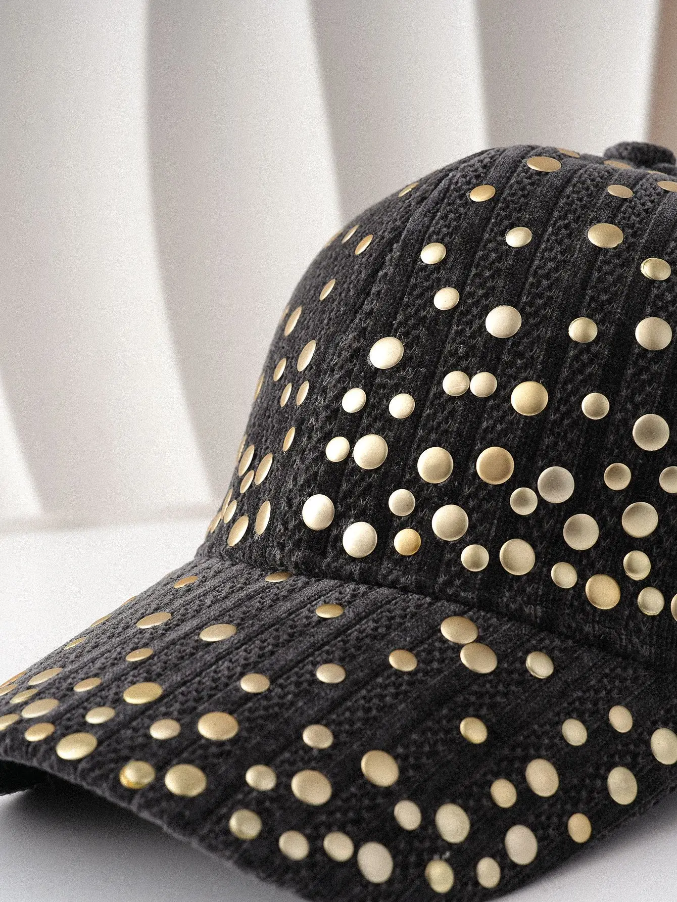 White Embroidered Baseball Cap Winter Outdoor Casual — feature 2