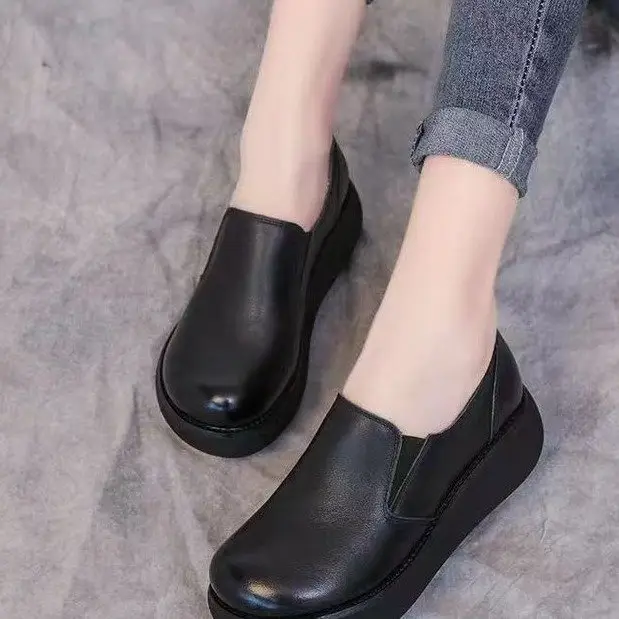 Mom's Platform Shoes Women's Casual Shoes 2025 Autum New Versatile Wedge Heels Retro Thick-Soled Non-Slip Leather Shoes - Image 5