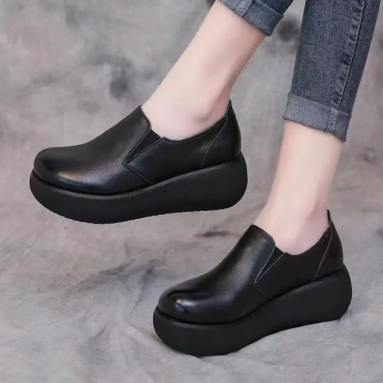 Mom's Platform Shoes Women's Casual Shoes 2025 Autum New Versatile Wedge Heels Retro Thick-Soled Non-Slip Leather Shoes — feature 3