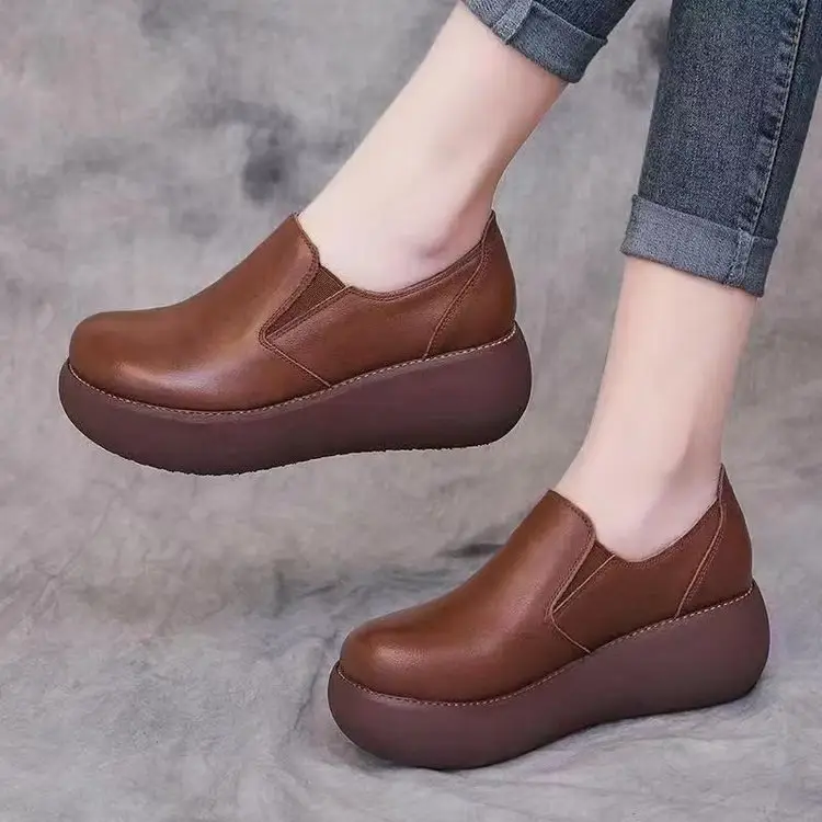 Mom's Platform Shoes Women's Casual Shoes 2025 Autum New Versatile Wedge Heels Retro Thick-Soled Non-Slip Leather Shoes - Image 2