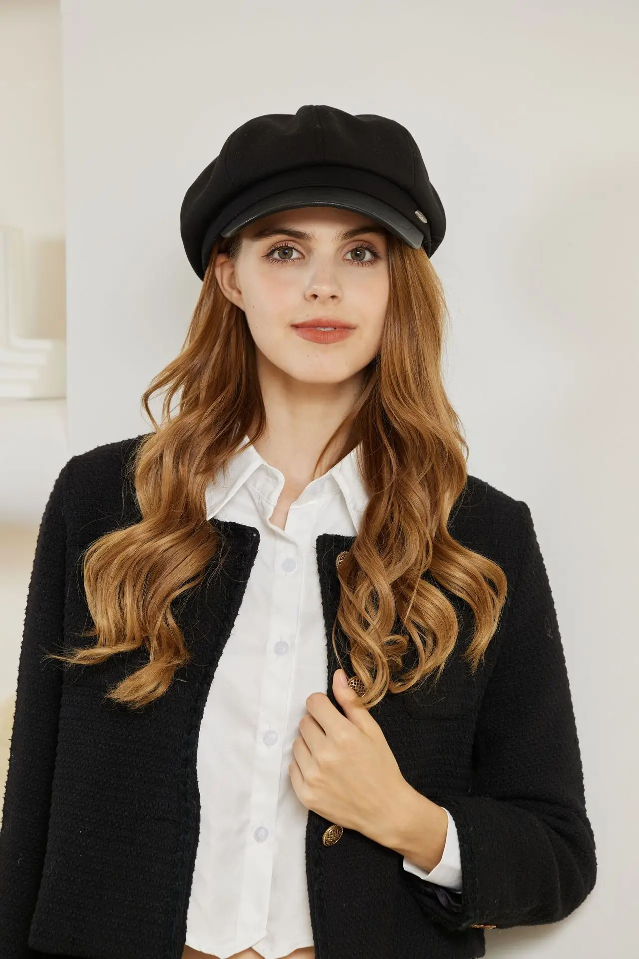 Women Duckbill Beret Black Korean Style — feature 2