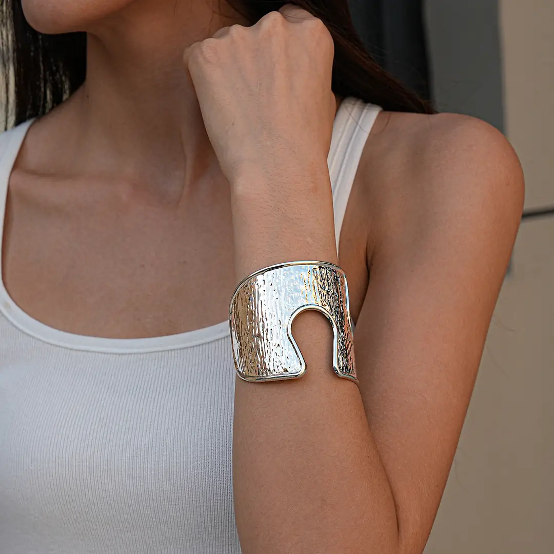 European and American Heavy Metal Pleated Hollow Round Open Bracelet Arm Ring Niche High-End Cross-Border Personalized Hand Jewelry — feature 16