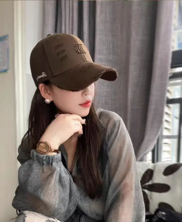 Spring Korean Style White Peaked Cap with Embroidered Baseball Cap — feature 7