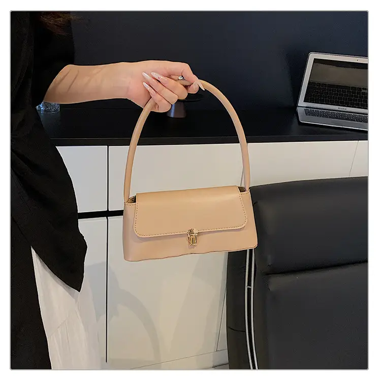 Black Leather Shoulder Bag for Women 2025 — feature 21